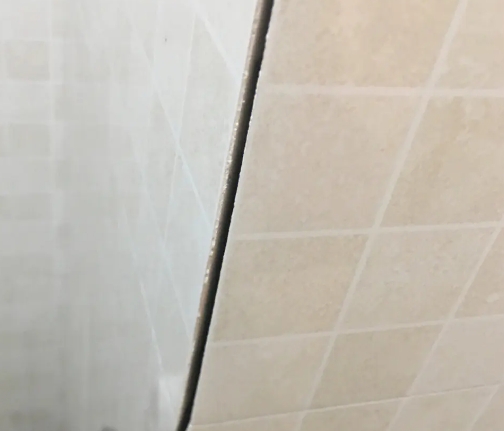 宜宾瓷砖空鼓维修公司分享阳台瓷砖脱落的修复过程可以分为以下几个步骤